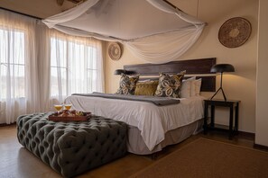 Classic Room | Premium bedding, memory-foam beds, minibar, in-room safe - Tshukudu Game Lodge (Hoedspruit)