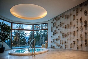 Deep soaking bathtub