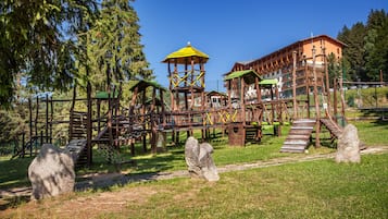 Children’s play area – outdoor