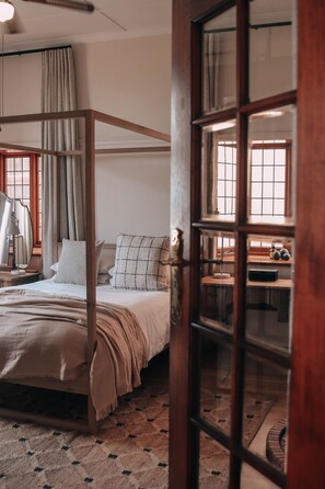 1 bedroom, premium bedding, down comforters, Select Comfort beds - Sonnekus Boutique Hotel & Bistro (Cape Town)