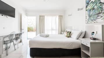 Double Room, 1 Queen Bed