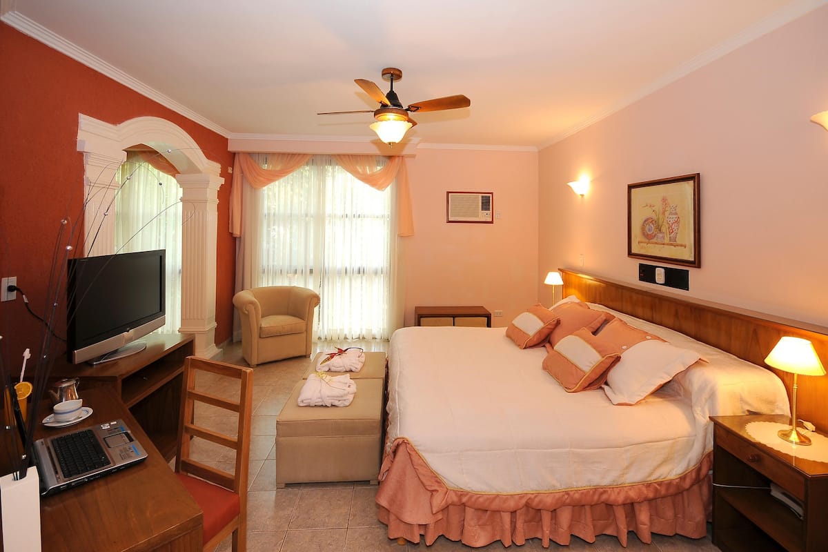 Minibar, in-room safe, free WiFi, bed sheets