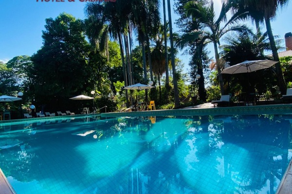 Hồ bơi ngoài trời