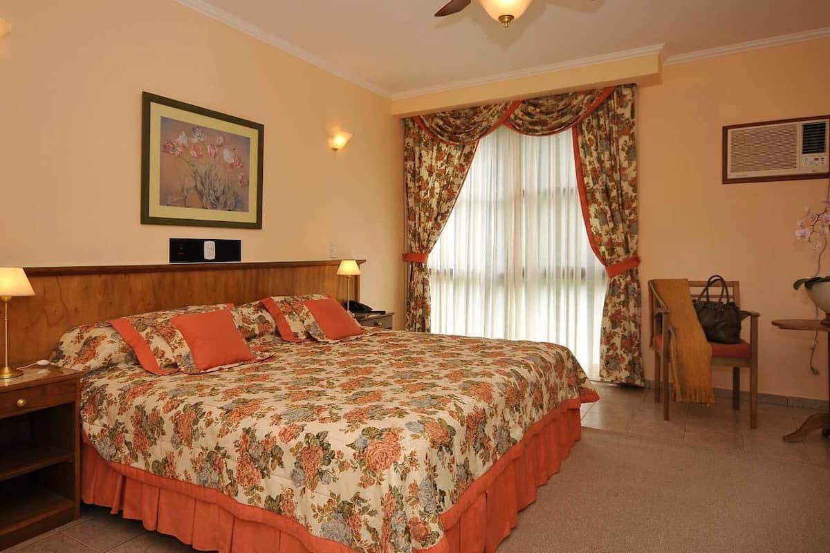 Minibar, in-room safe, free WiFi, bed sheets