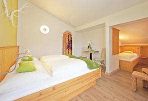 In-room safe, soundproofing, iron/ironing board, free WiFi - Comfort Hotel Garni Landhaus Gitti (Zell am See)