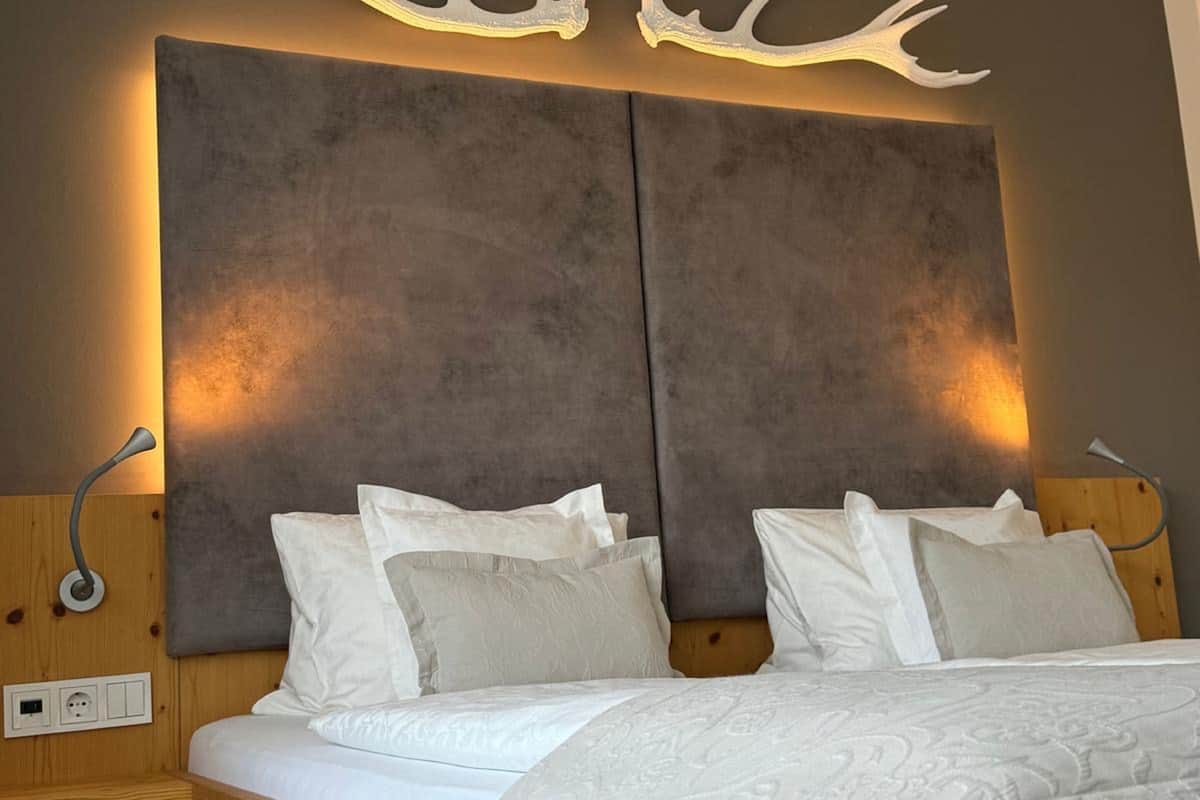 superior double room, balcony, mountain view | 1 bedroom, in-room safe, soundproofing, iron/ironing board