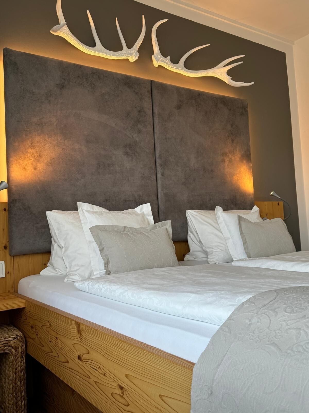 Superior-Doppelzimmer, Balkon, Bergblick | Zimmersafe, schallisolierte Zimmer, Bügeleisen/Bügelbrett