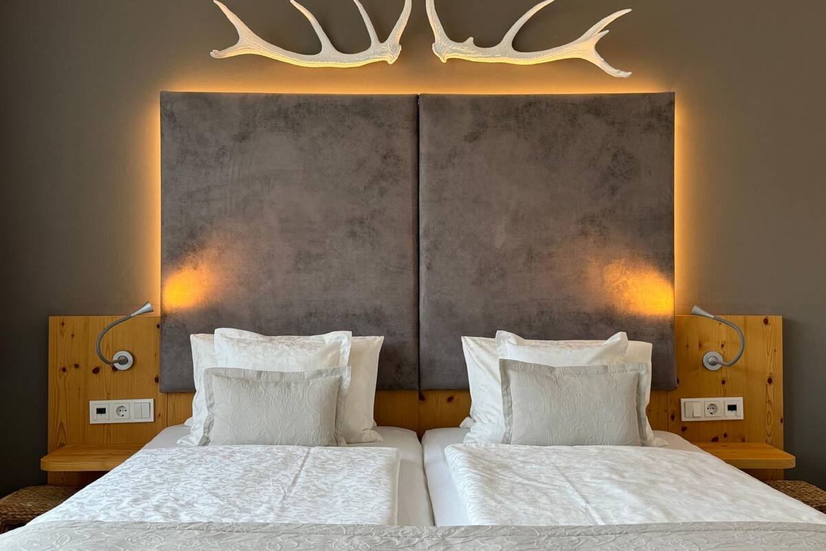 superior double room, balcony, mountain view | 1 bedroom, in-room safe, soundproofing, iron/ironing board