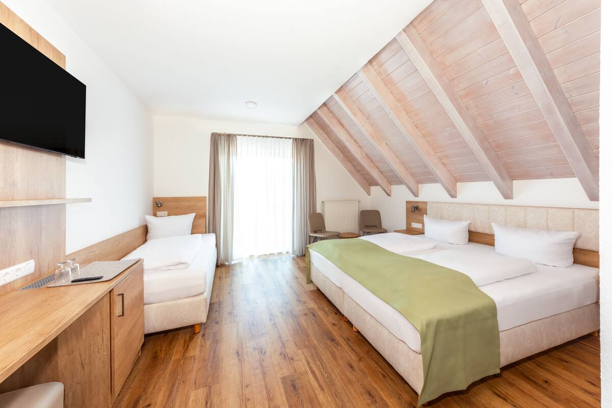 hypo-allergenic bedding, iron/ironing board, free wifi, bed sheets