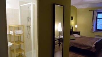 Free cots/infant beds, rollaway beds, free WiFi