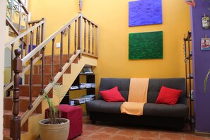 Lobby sitting area - Elements Lodge (Cape Town)