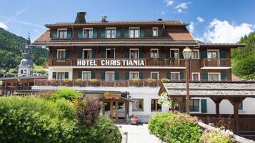 المنشأة من الخارج