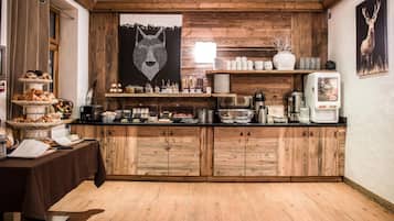 Desayuno buffet (EUR 17 por persona)