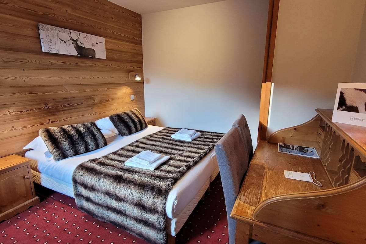 double or twin room | desk, soundproofing, iron/ironing board, free wifi