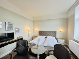 Double Room (Ground Floor) | Hypo-allergenic bedding, cribs/infant beds, free WiFi, bed sheets