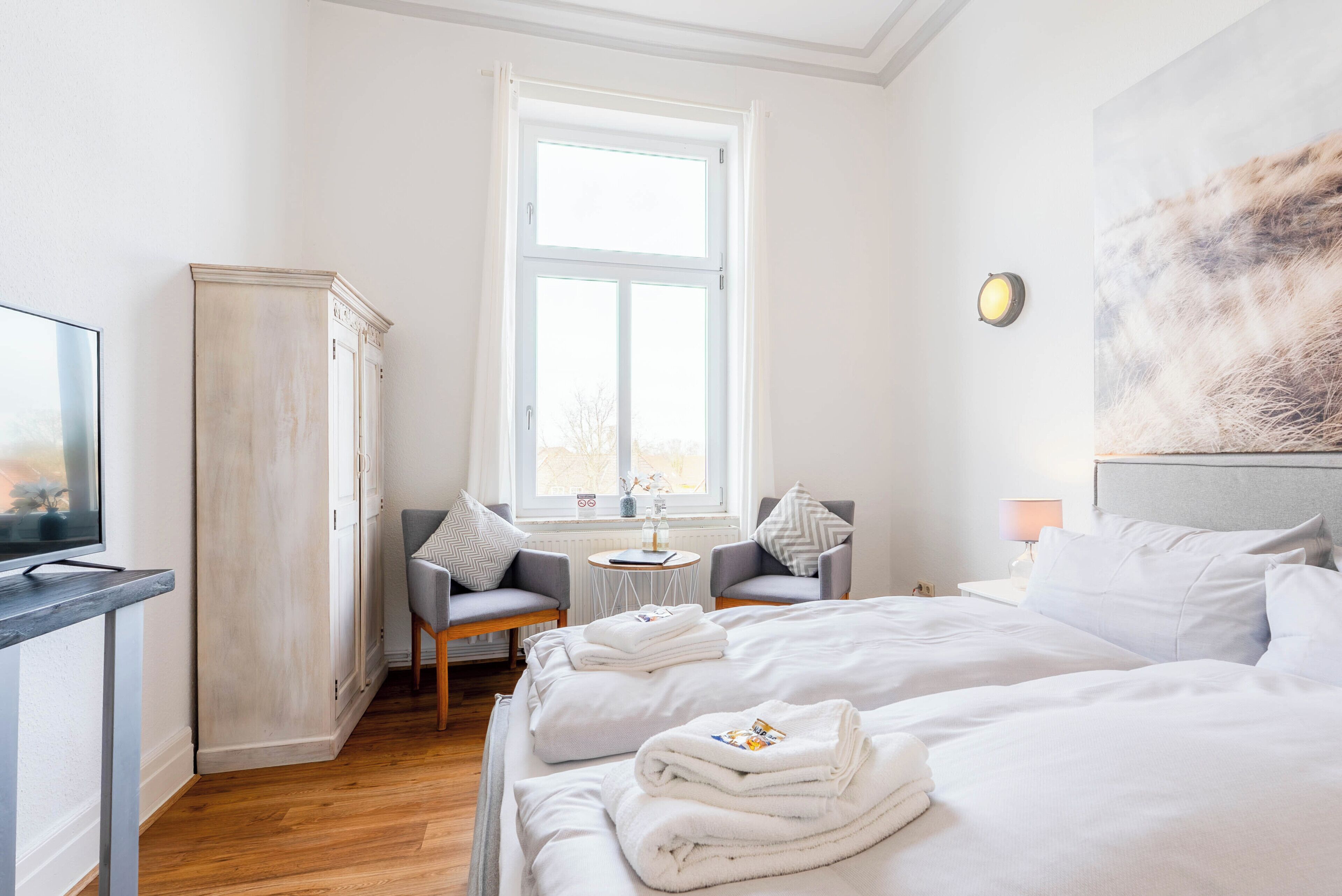 Room, 1 Queen Bed | Hypo-allergenic bedding, cribs/infant beds, free WiFi, bed sheets