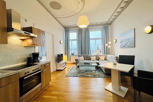 Apartment | Living area | Flat-screen TV