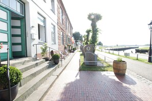 Front of property - Lexow - Hotel an de Havenkant (Toenning)