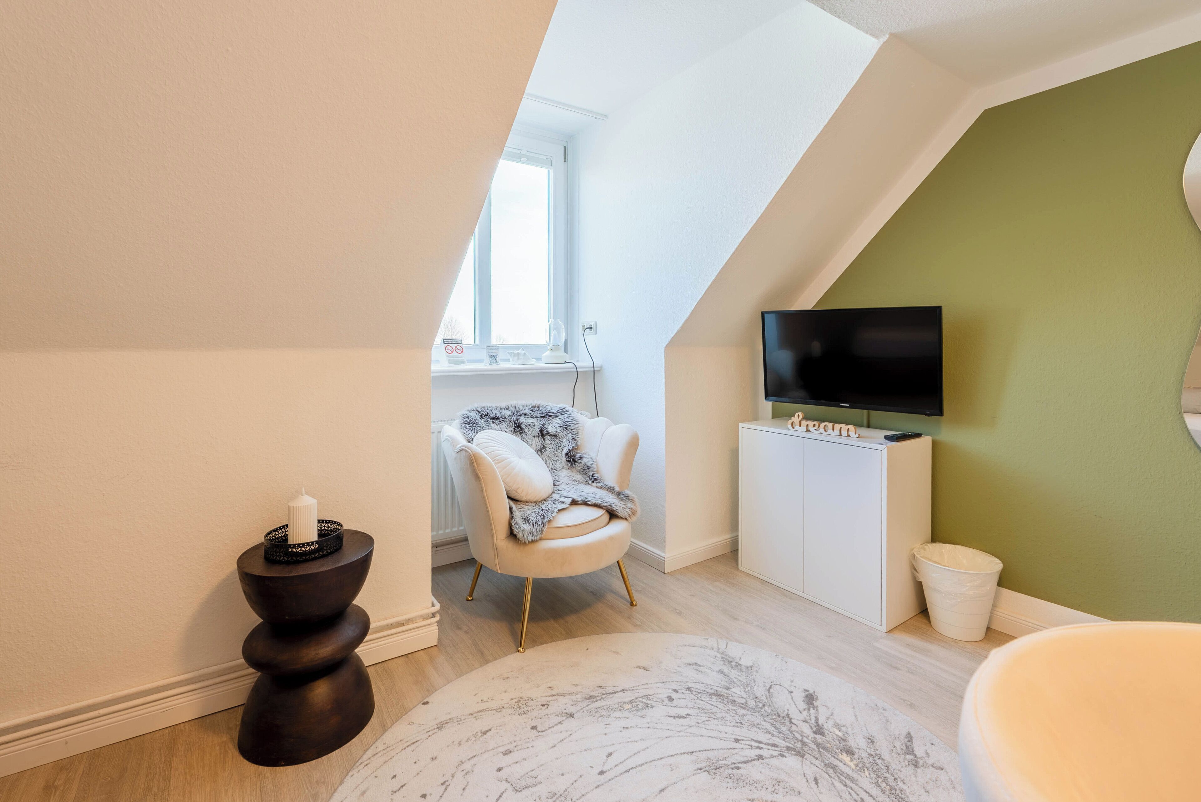 Habitación | Ropa de cama hipoalergénica, cunas (de pago), wifi gratis y ropa de cama