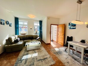 Apartment | Living area | Flat-screen TV - Lexow - Hotel an de Havenkant (Toenning)