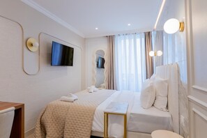 Chambre Double "La muse" | 書桌、遮光布/窗簾、熨斗/熨衣板、免費無線上網