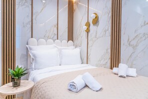 Chambre Double "L'iconique" | Una scrivania, tende oscuranti, ferro/asse da stiro, Wi-Fi gratuito