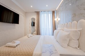 Chambre Double "La muse" | Desk, blackout drapes, iron/ironing board, free WiFi - Garbo hôtel (Paris)