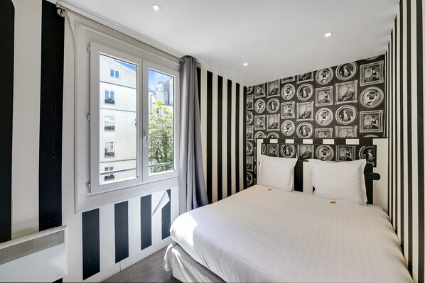 Bureau, rideaux occultants, fer et planche à repasser, Wi-Fi gratuit