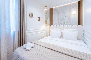 Desk, blackout drapes, iron/ironing board, free WiFi - Garbo hôtel (Paris)