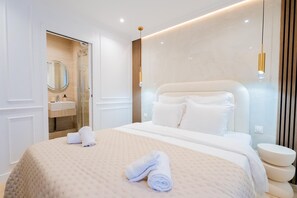 Chambre Double "La muse" | Skrivebord, blendingsgardiner, strykejern/-brett og wi-fi (inkludert)