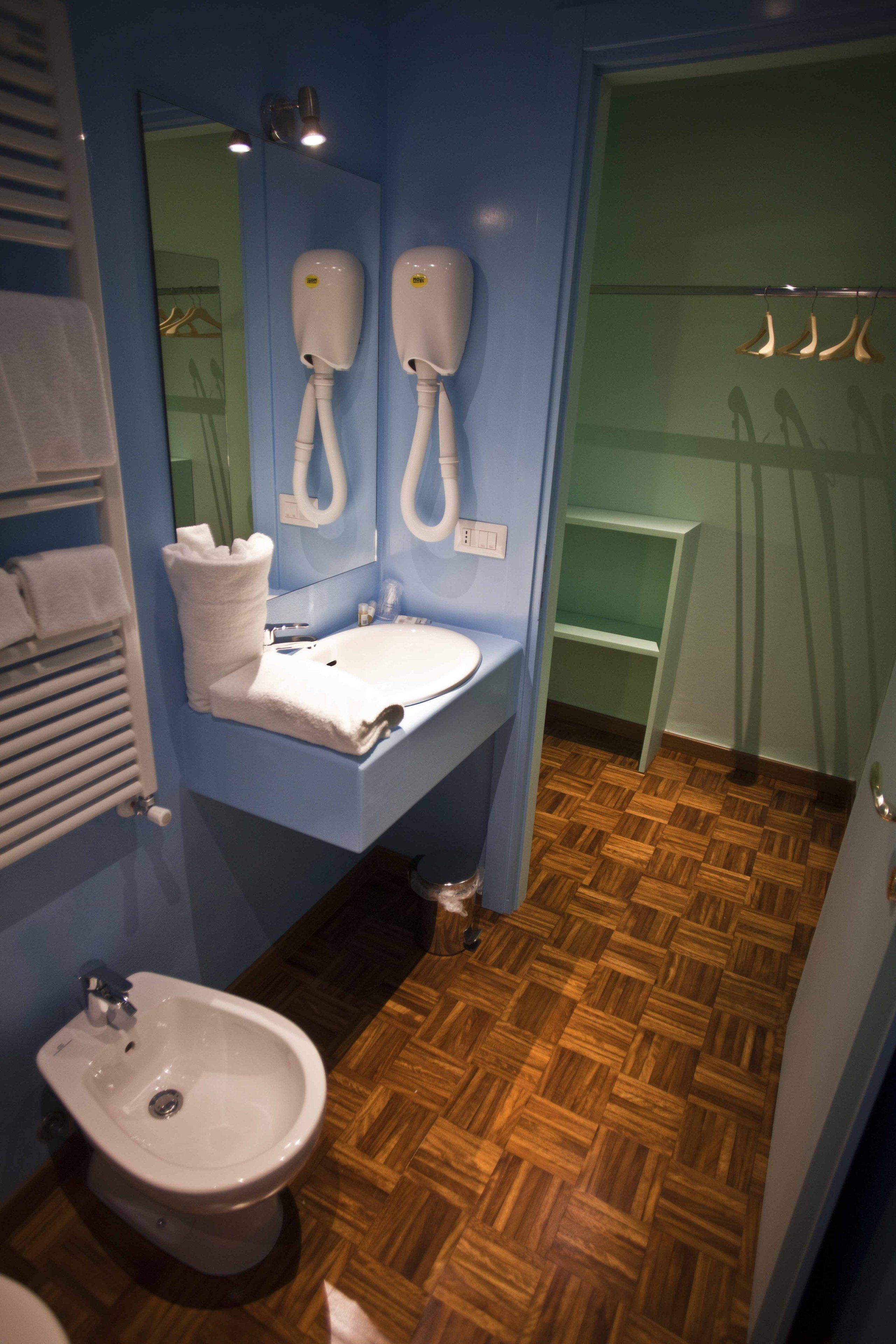 shower, free toiletries, hair dryer, bidet