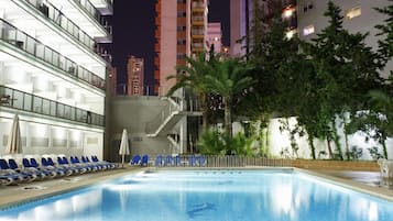 Outdoor pool, pool umbrellas, sun loungers