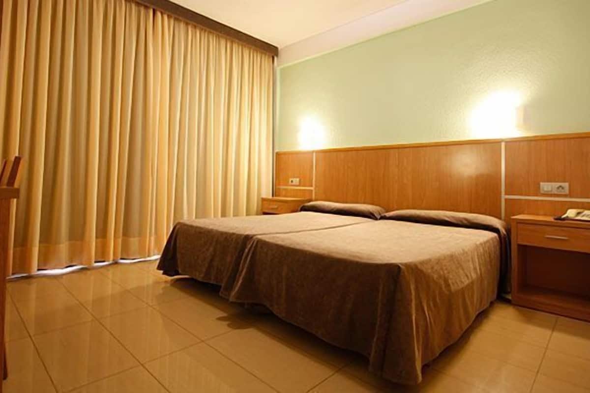 Double Room | In-room safe, cribs/infant beds, free WiFi