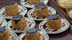 A dessert buffet with various cakes and puddings. - Hotel Olympia Ronda I (Puig)