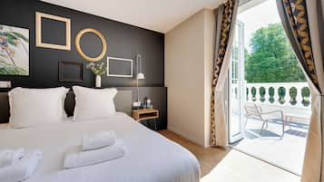 Habitación Deluxe, 1 cama de matrimonio grande, terraza, vistas al parque | Ropa de cama de alta calidad, escritorio, sistema de insonorización