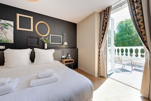 Deluxe-værelse - 1 kingsize-seng - terrasse - parkudsigt | Premium-sengetøj, skrivebord, lydisolering, strygejern/strygebræt