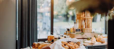 Daily buffet breakfast for a fee