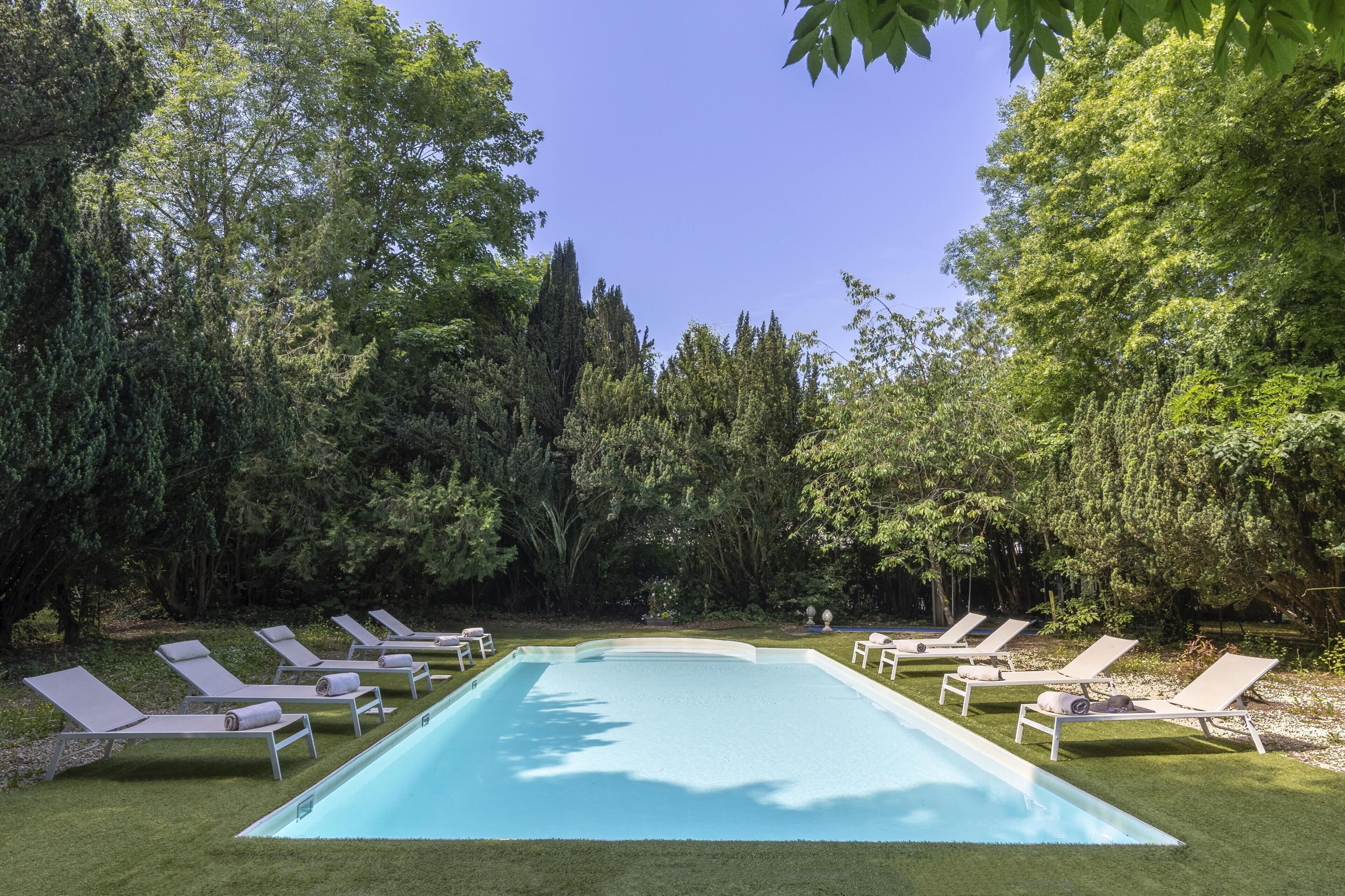 Seasonal outdoor pool, open 9:00 AM to 7:00 PM, pool loungers