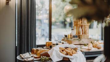Daily buffet breakfast for a fee
