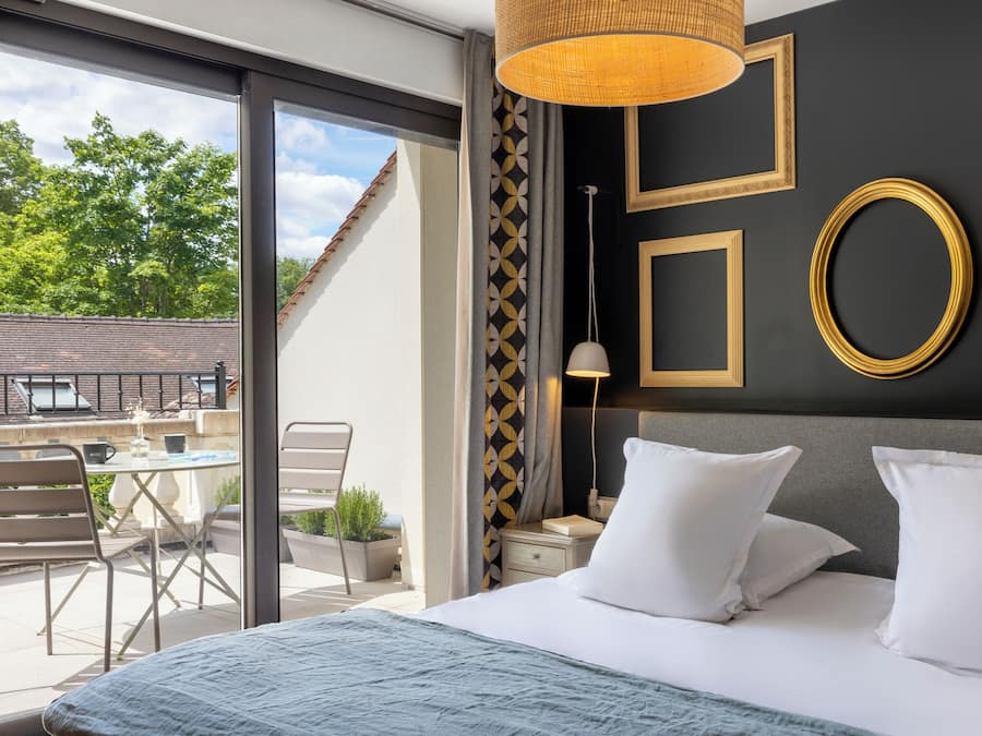 Superior Room, 1 King Bed, Non Smoking (Larger Room) | Premium bedding, desk, soundproofing, iron/ironing board