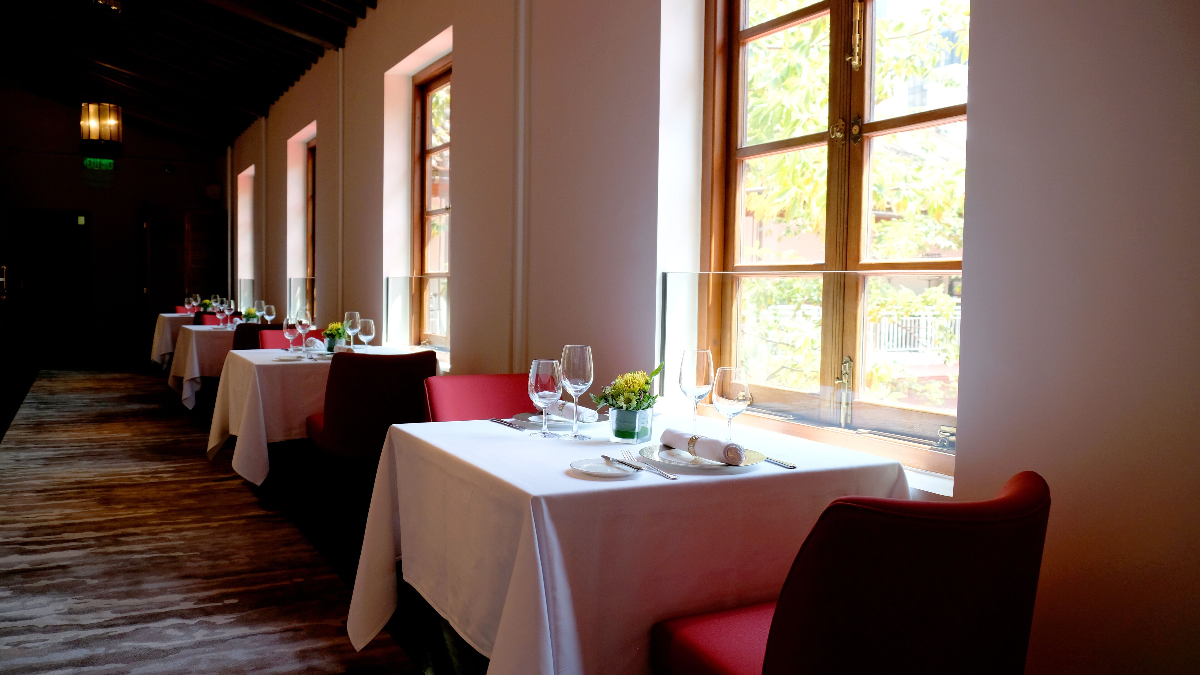 4 restaurants, lunch, dinner served; international cuisine