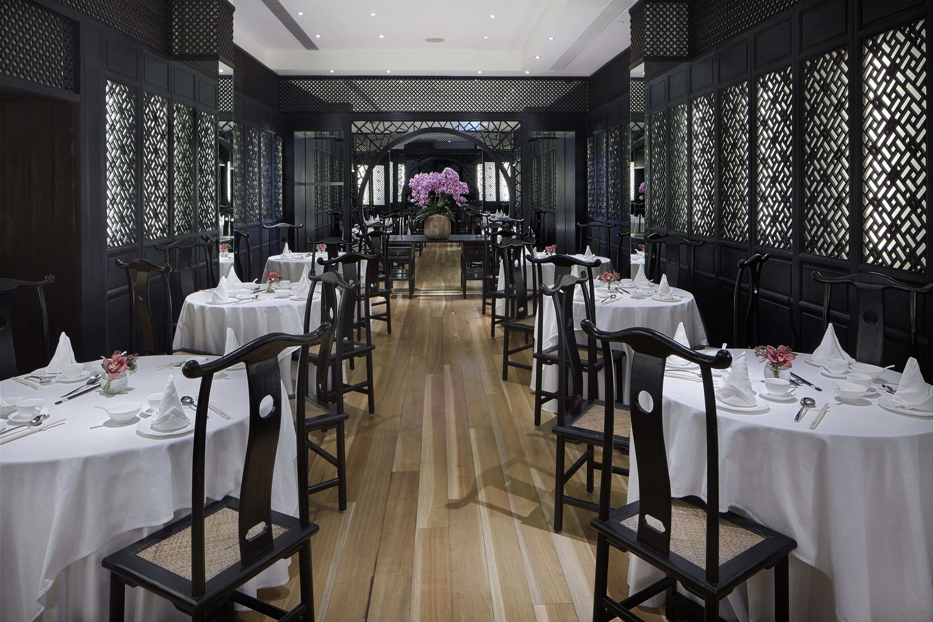 4 restaurants, lunch, dinner served; international cuisine