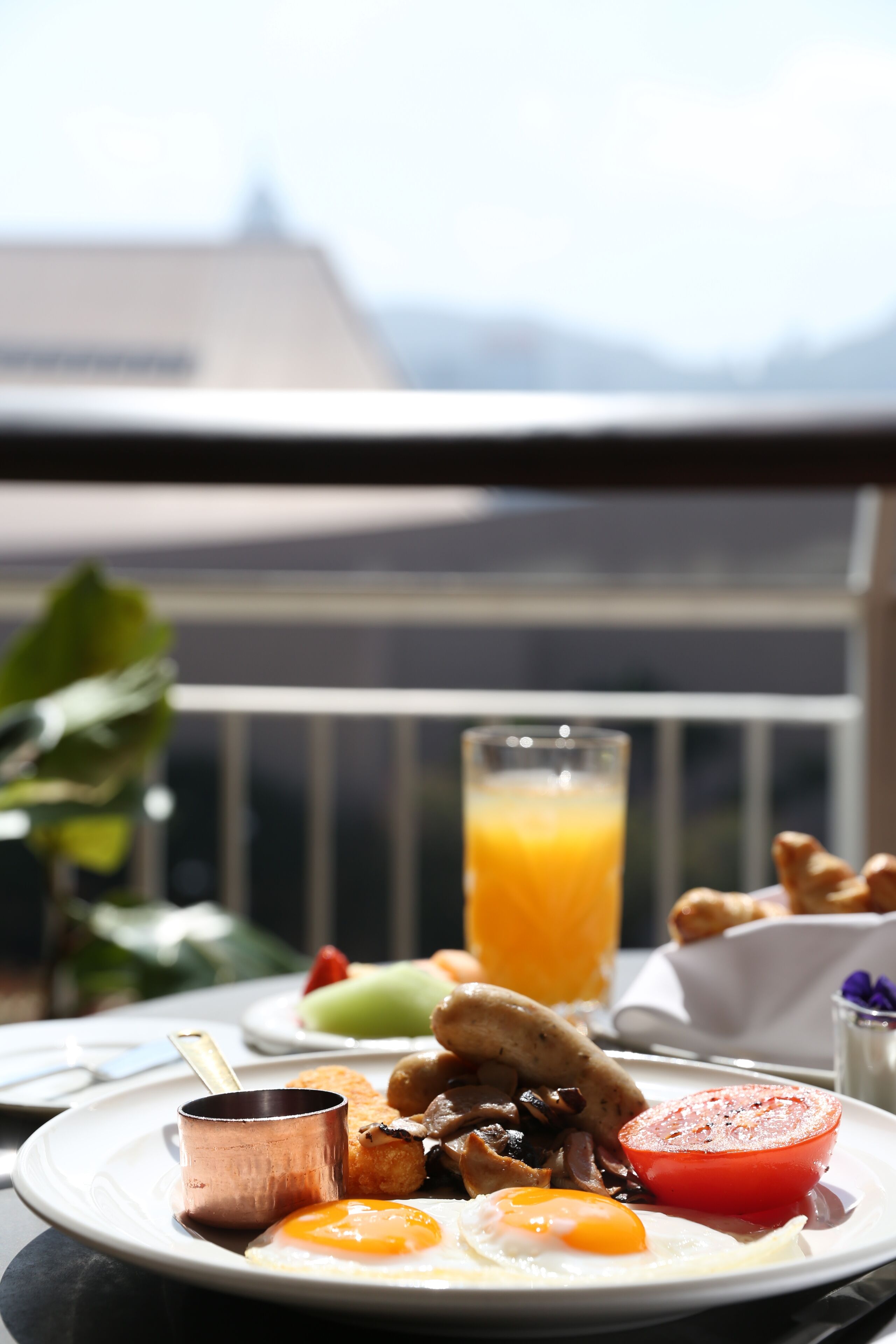 free daily cooked-to-order breakfast