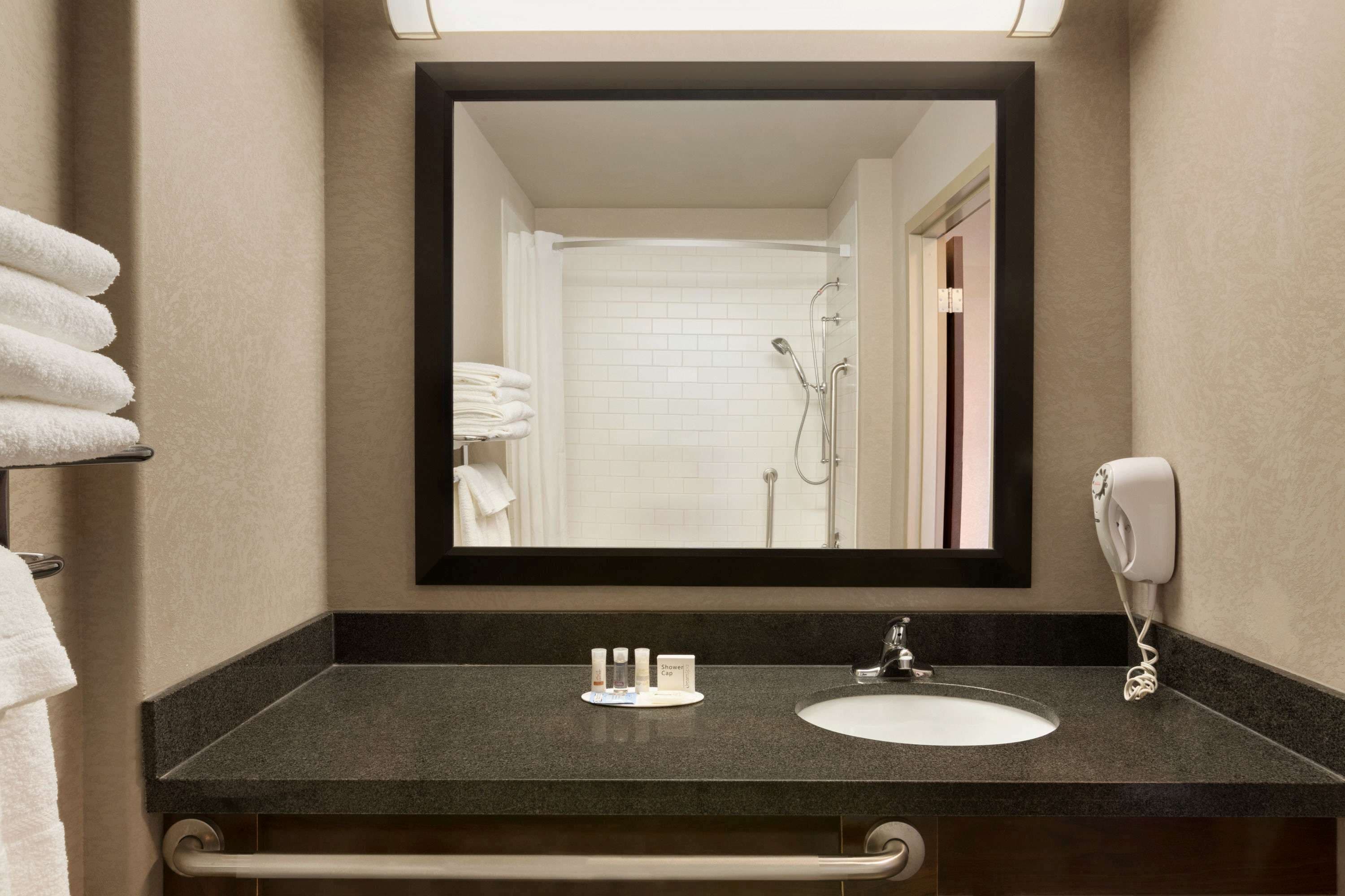 combined shower/bathtub, free toiletries, hair dryer, towels