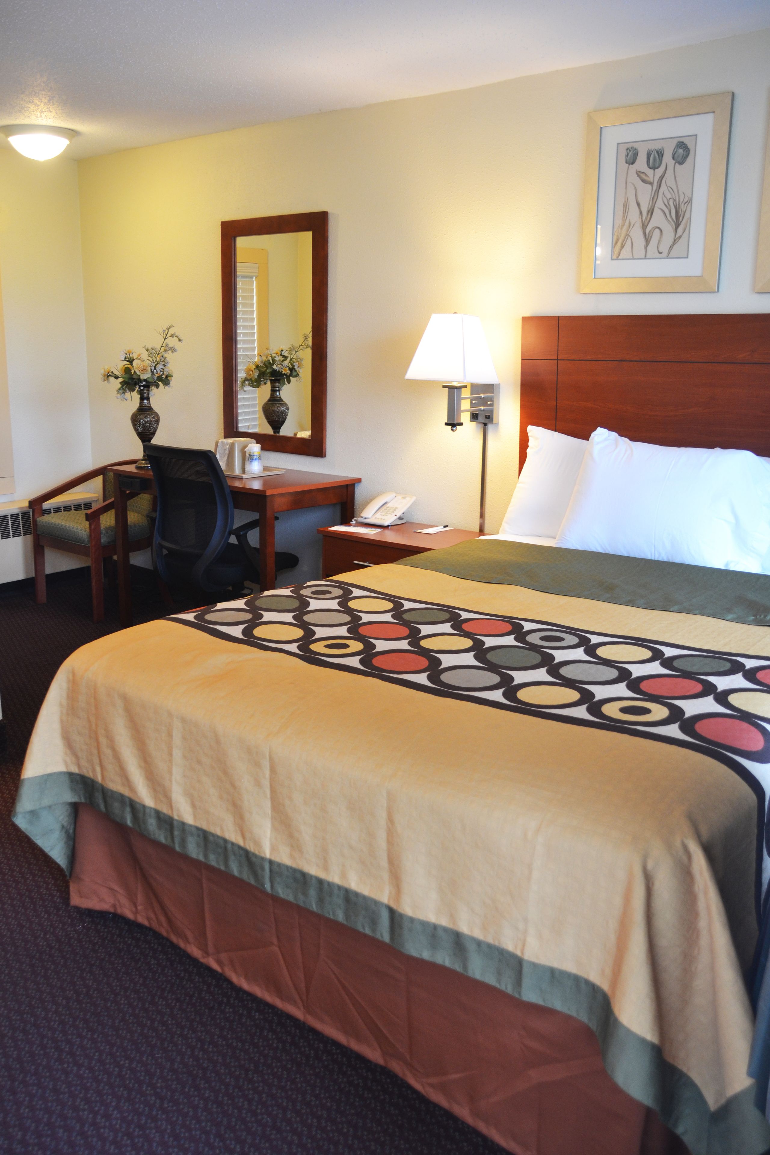 Rom – standard, 1 queensize-seng | Skrivebord, strykejern/-brett og ekstrasenger (mot et tillegg)