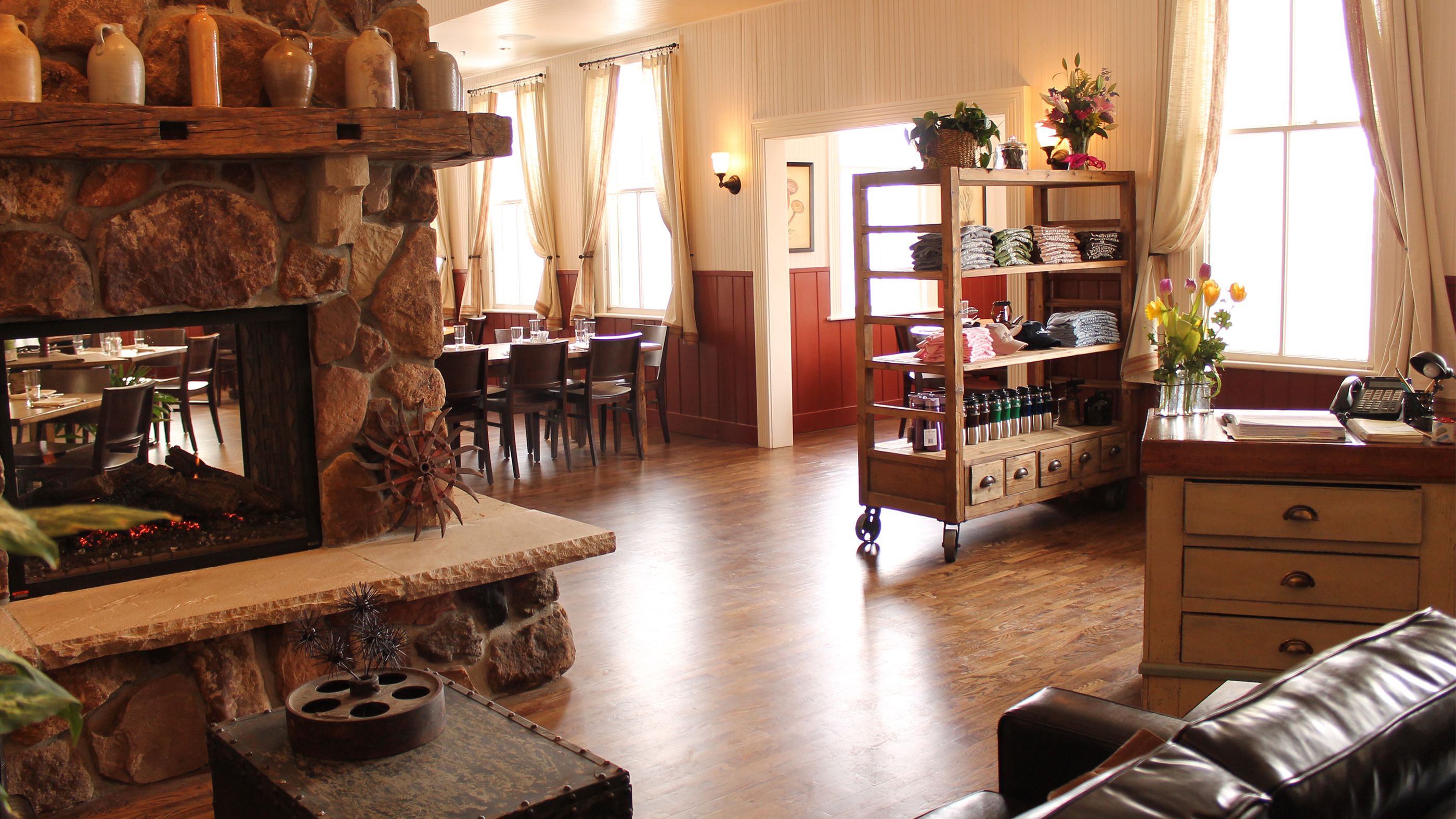 Breakfast, lunch and dinner served