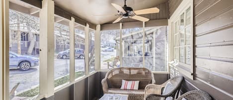 Standalone Two Bedroom Cottage with Full Kitchen | Terrace/patio