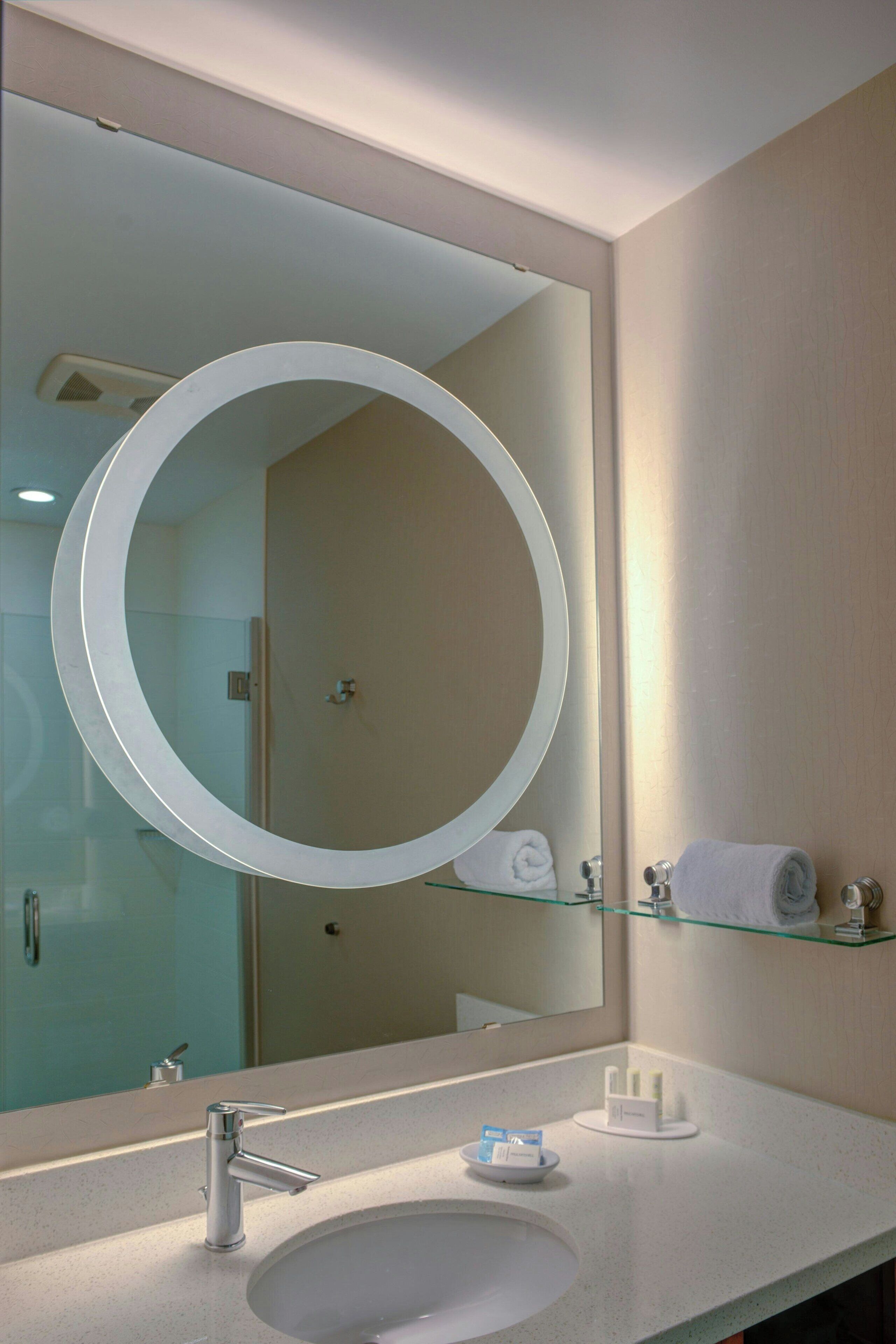 combined shower/bathtub, free toiletries, hair dryer, towels