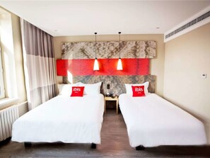 Twin Room | Memory foam beds, desk, blackout drapes, iron/ironing board - Ibis Harbin Hongqi Street Hotel (Harbin)