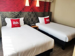 Twin Room | Memory foam beds, desk, blackout drapes, iron/ironing board - Ibis Harbin Hongqi Street Hotel (Harbin)